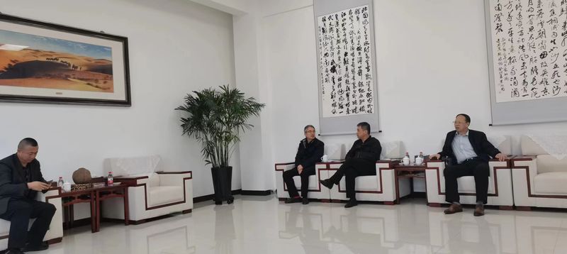 公司與哈密市政府領導洽談公司新疆發(fā)展思路，加大助力新疆能源發(fā)展！